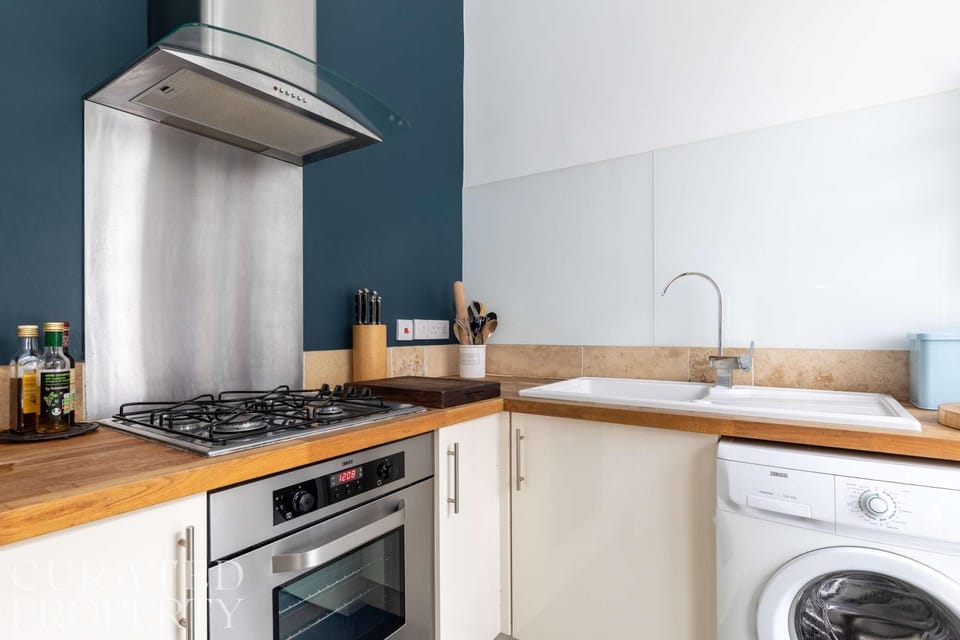 Spacious, Light-filled Central Period Apartment Apartment in Bath