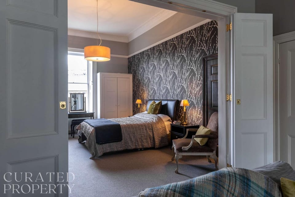 Spacious, Light-filled Central Period Apartment Apartment in Bath