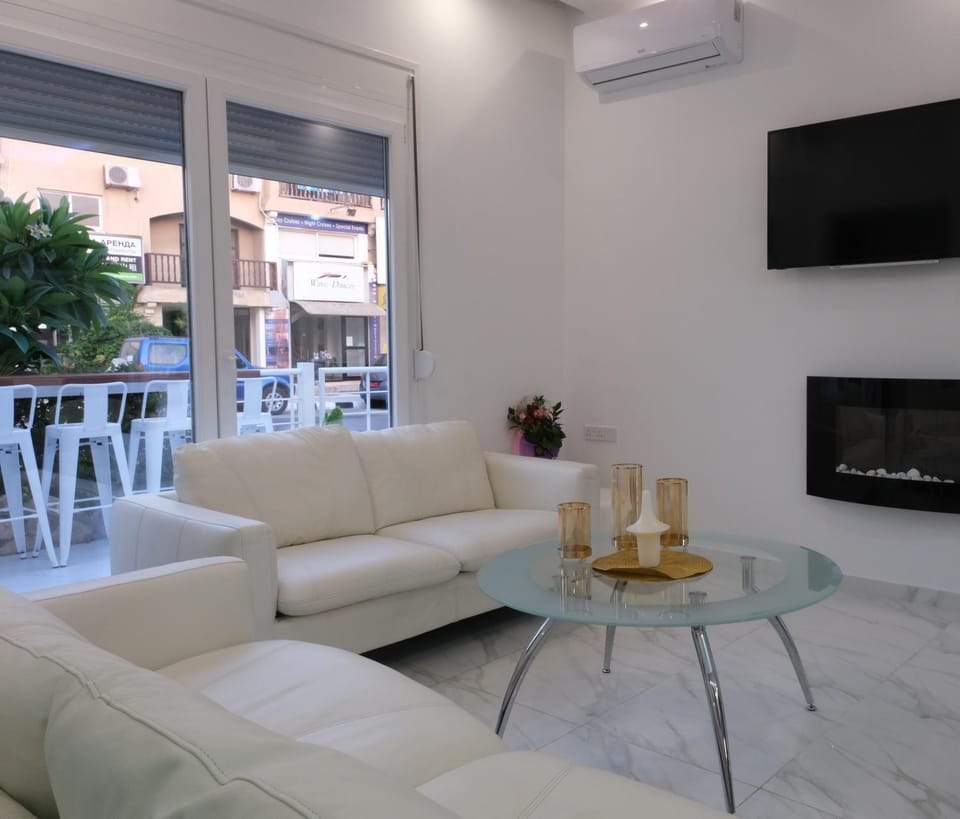 Luxury Fani House Next to Harbor area with Jacuzzi Apartment in Paphos