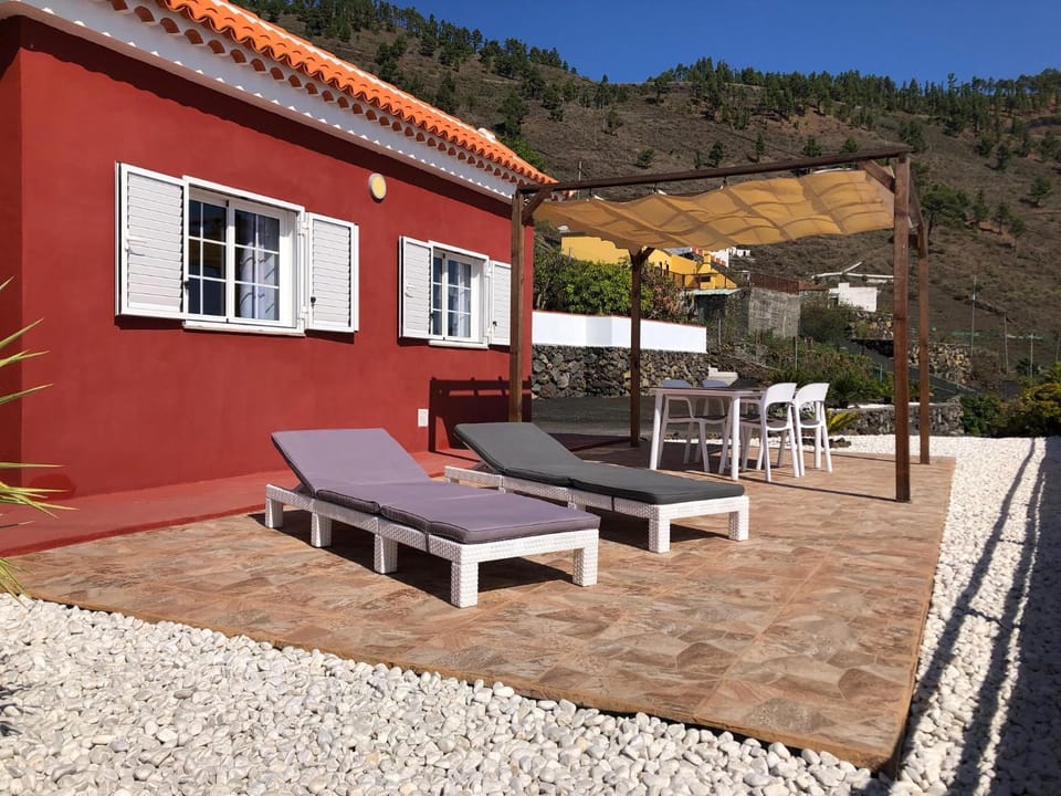Property building, Day, Natural landscape, Balcony/Terrace