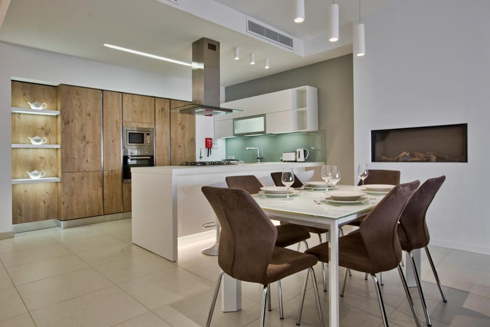 Coffee/tea facilities, Kitchen or kitchenette, Other, Photo of the whole room, Decorative detail, Dining area