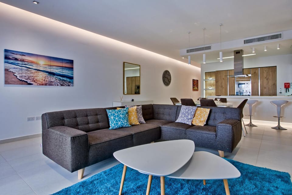 TV and multimedia, Coffee/tea facilities, Kitchen or kitchenette, Living room, Other, Photo of the whole room, Decorative detail, Seating area, Dining area