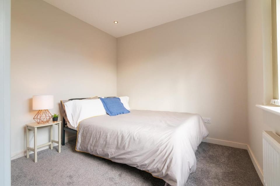 CONTRACTOR ACCOMMODATION SLEEPS 6 - 11 - MANCHESTER AIRPORT CITY House in England