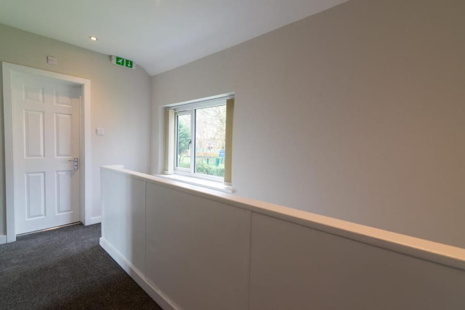 CONTRACTOR ACCOMMODATION SLEEPS 6 - 11 - MANCHESTER AIRPORT CITY House in England