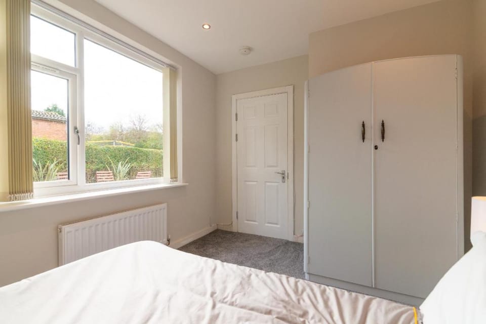 CONTRACTOR ACCOMMODATION SLEEPS 6 - 11 - MANCHESTER AIRPORT CITY House in England