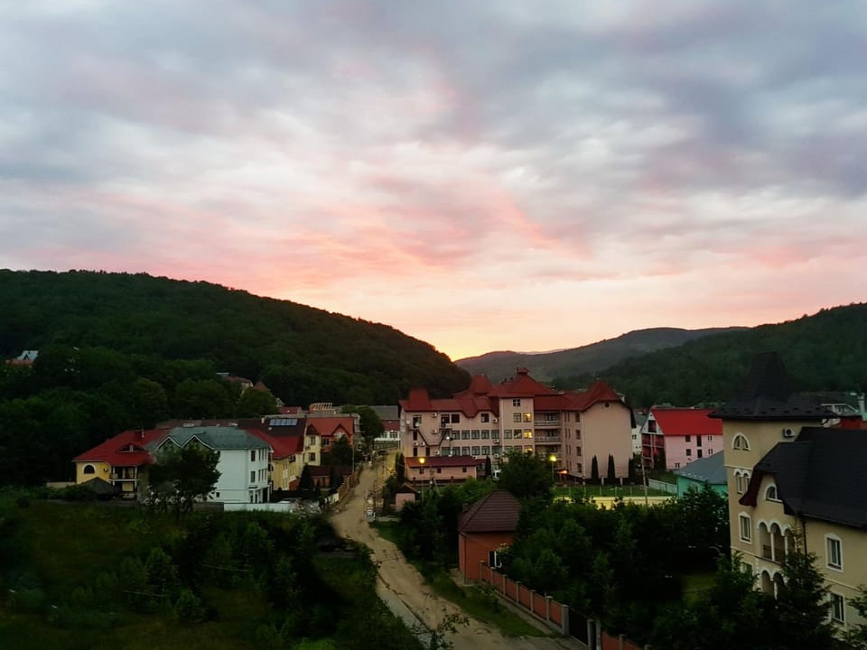 Balcony/Terrace, City view, Mountain view, Mountain view