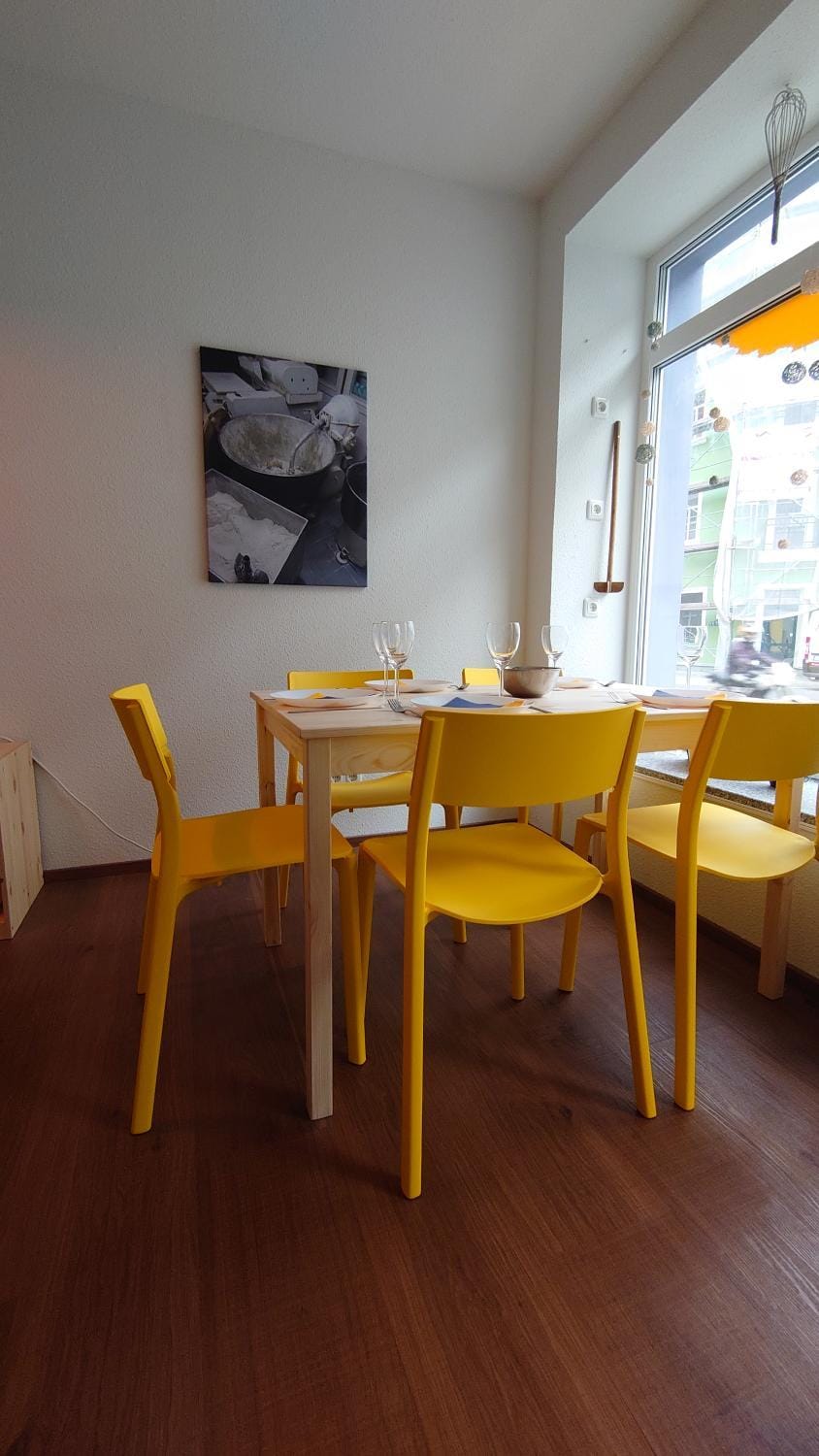 Seating area, Dining area