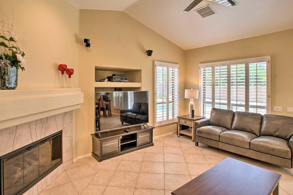 Pool, Hot Tub & Grill: Spacious Chandler Retreat House in Sun Lakes