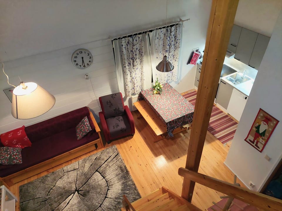 Kitchen or kitchenette, Seating area