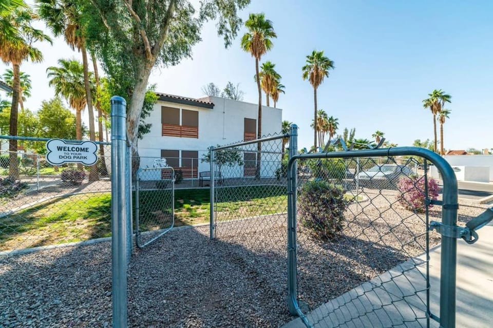 77 Sunny Casa Grande 2bd 2ba condo w heated pool House in Casa Grande