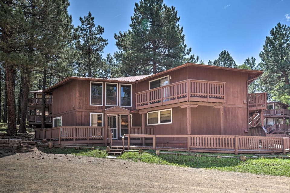 Walk to Ski & Trails: All-Season Angel Fire Escape House in Angel Fire
