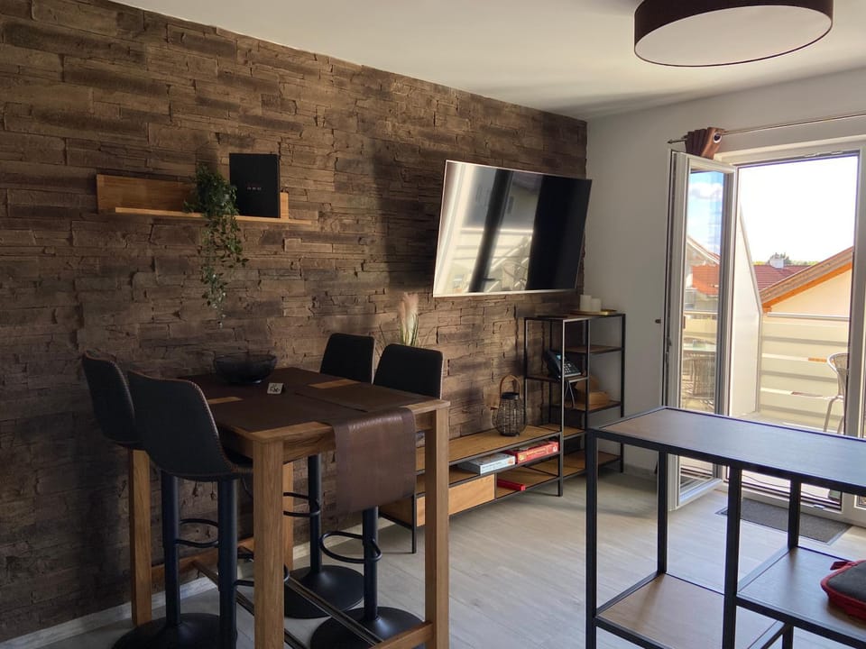 TV and multimedia, Living room, Dining area