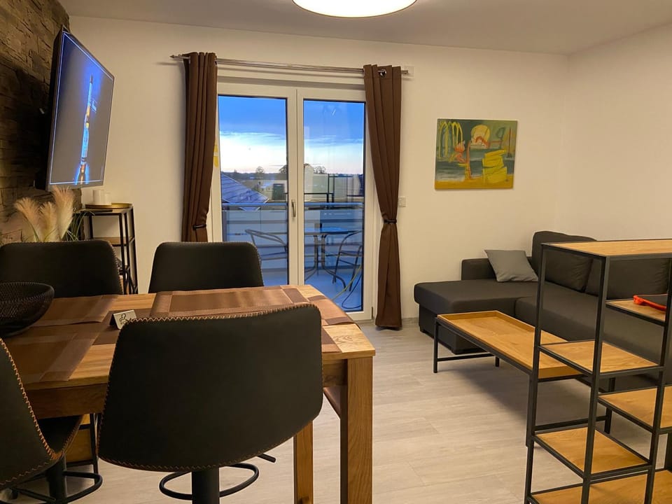 Balcony/Terrace, Living room, Seating area, Dining area