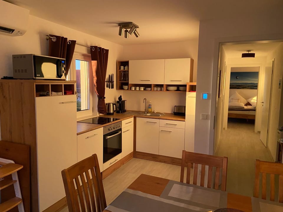 Kitchen or kitchenette, Dining area, Sunset