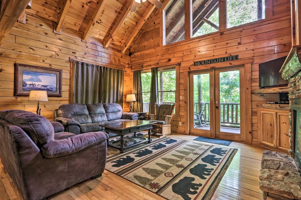'Sky Harbor' Sevierville Cabin w/ Hot Tub & Deck! Cabin in Sevier County