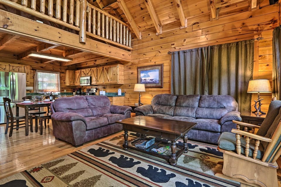 'Sky Harbor' Sevierville Cabin w/ Hot Tub & Deck! Cabin in Sevier County