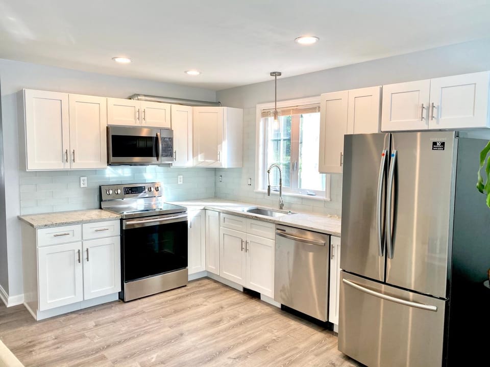 Coffee/tea facilities, Kitchen or kitchenette, Dining area