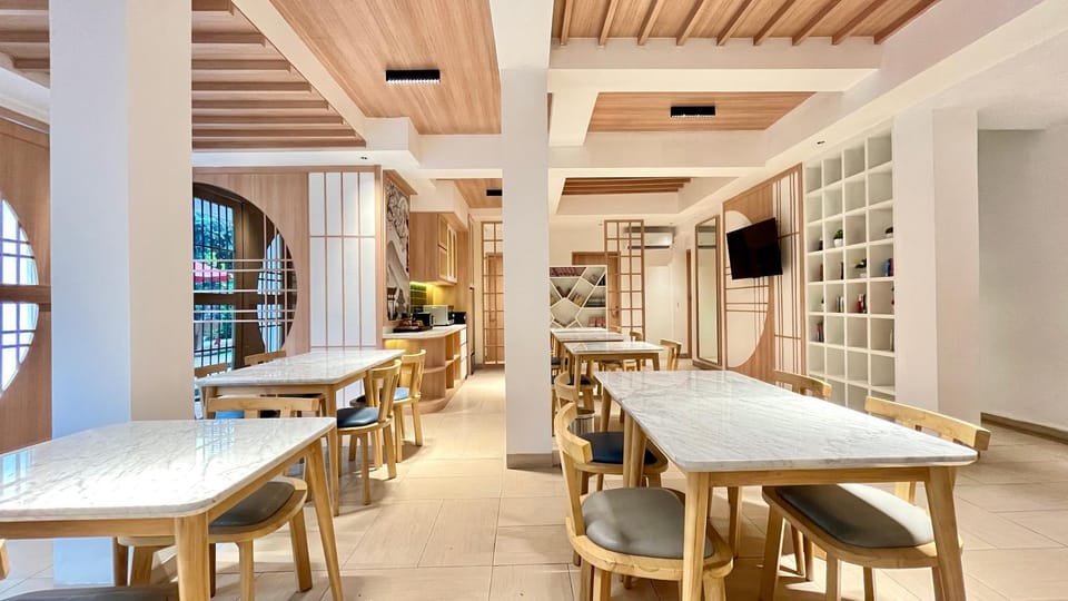 Restaurant/places to eat, Seating area