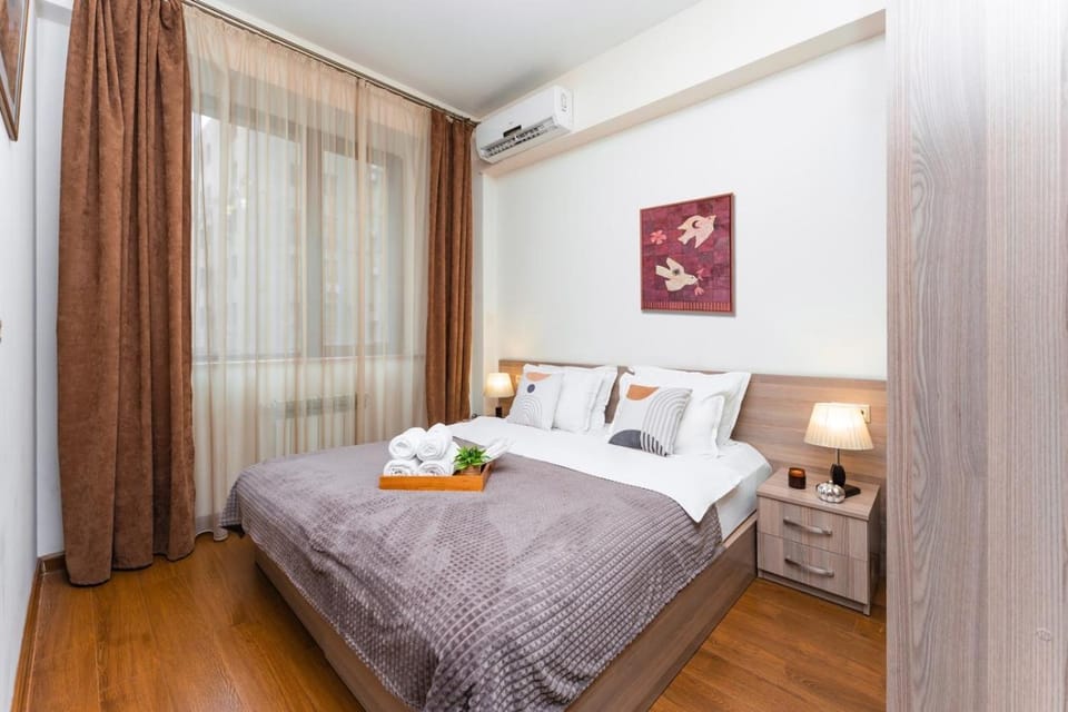 Bed, Bedroom, towels, air conditioner