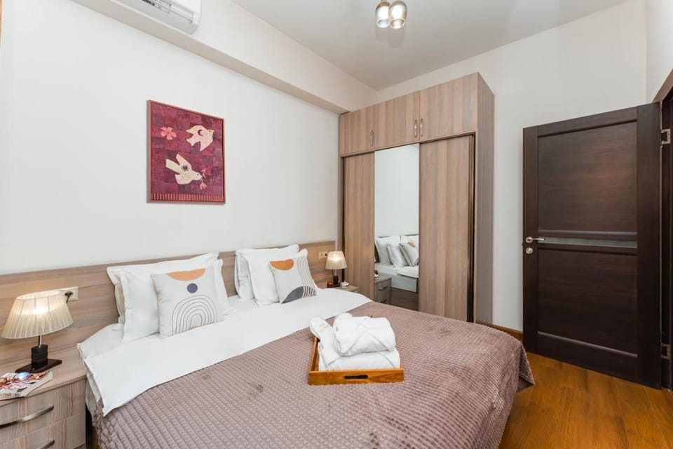 Bed, Bedroom, towels, wardrobe