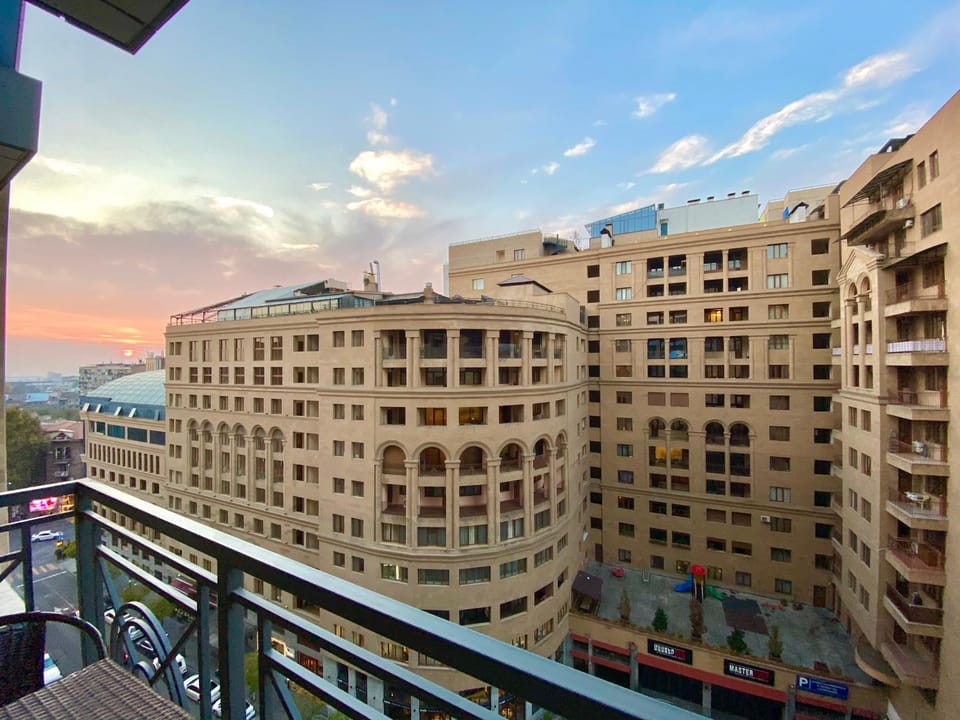Balcony/Terrace, City view, Street view