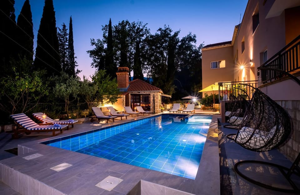 Swimming pool, Swimming pool