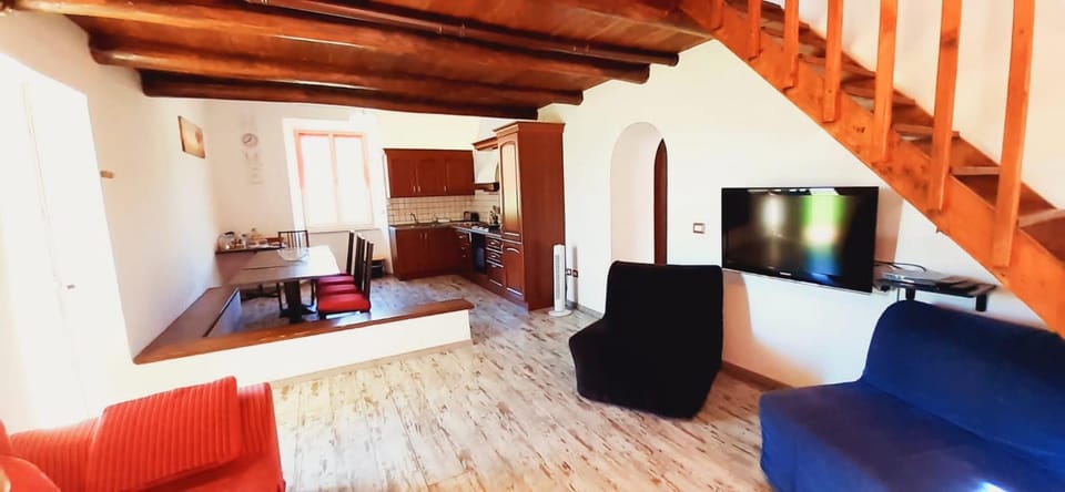 DIMORA IL CAMALEONTE country apartments with pool Country House in Civitavecchia