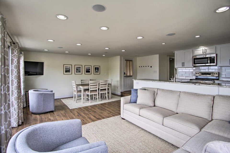 Walk to Boat Ramp! Lakefront Home with Deck in Afton House in Cleora