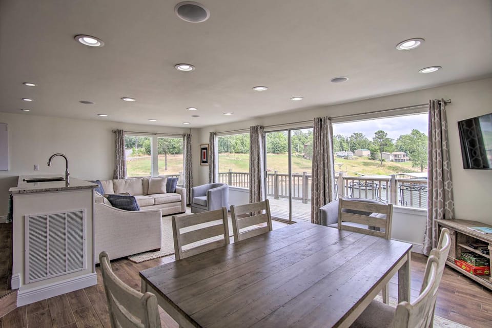 Walk to Boat Ramp! Lakefront Home with Deck in Afton House in Cleora