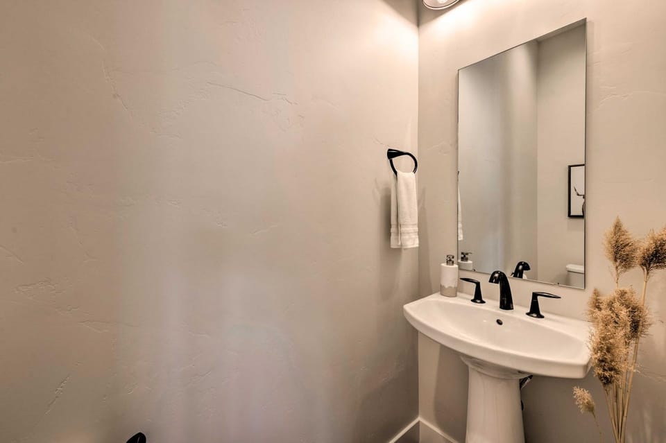 New-Build Townhome ~ 6 Mi to Park City! House in Wasatch County