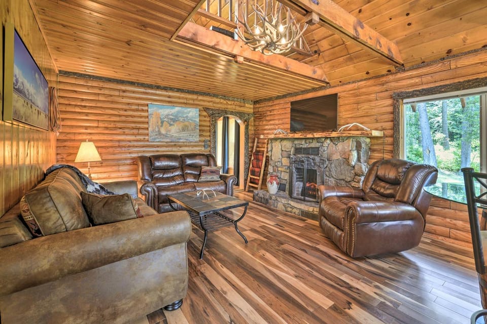 Alpine Adventures: Cozy Log Cabin w/ Deck & Views! Cabin in Wyoming