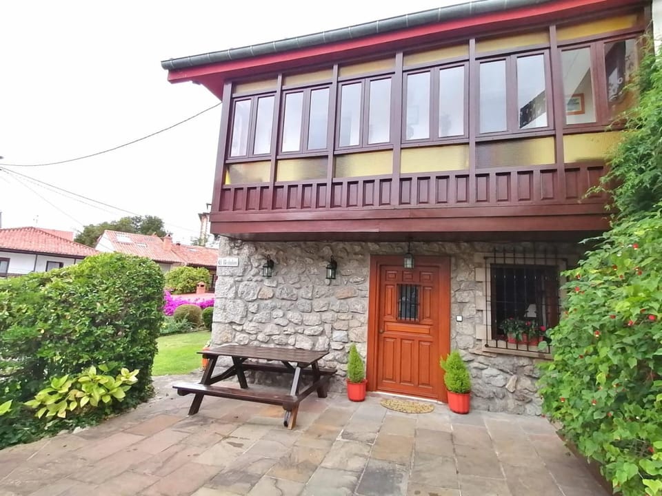 El Resbalón House in Western coast of Cantabria