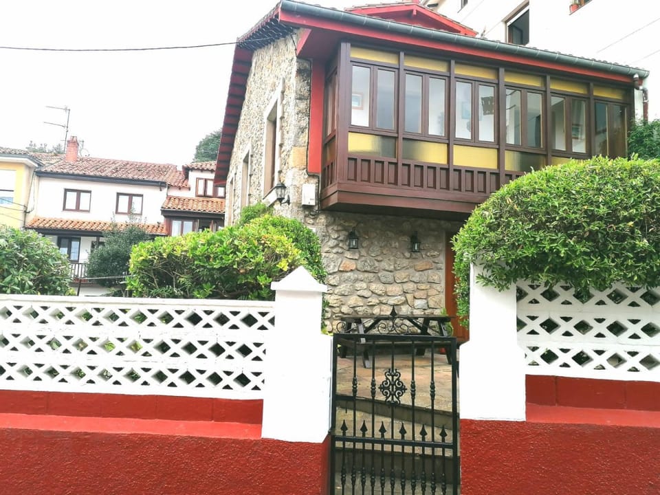 El Resbalón House in Western coast of Cantabria