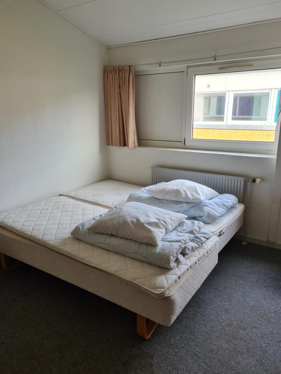 Bedroom, Parking