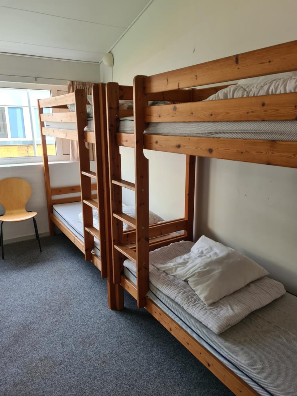 Communal lounge/ TV room, Communal kitchen, locker
