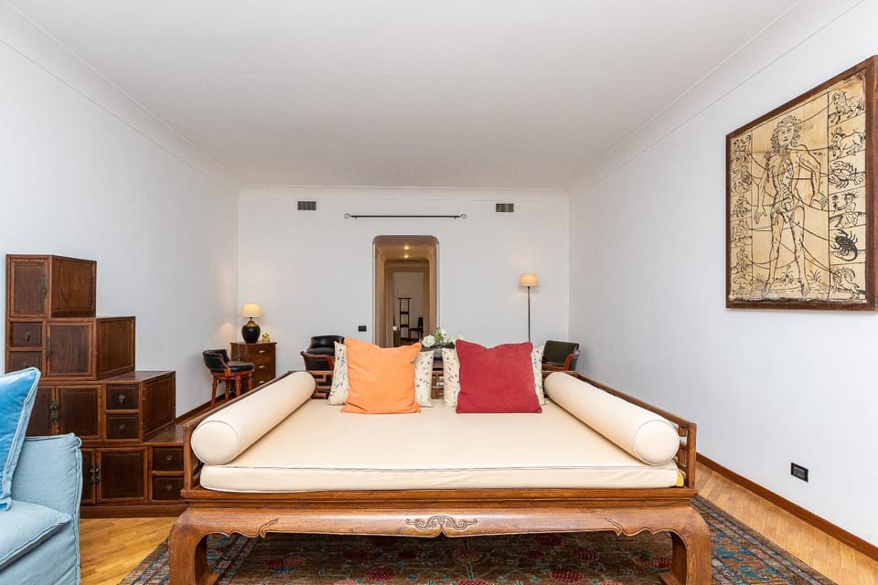 Bed, Living room