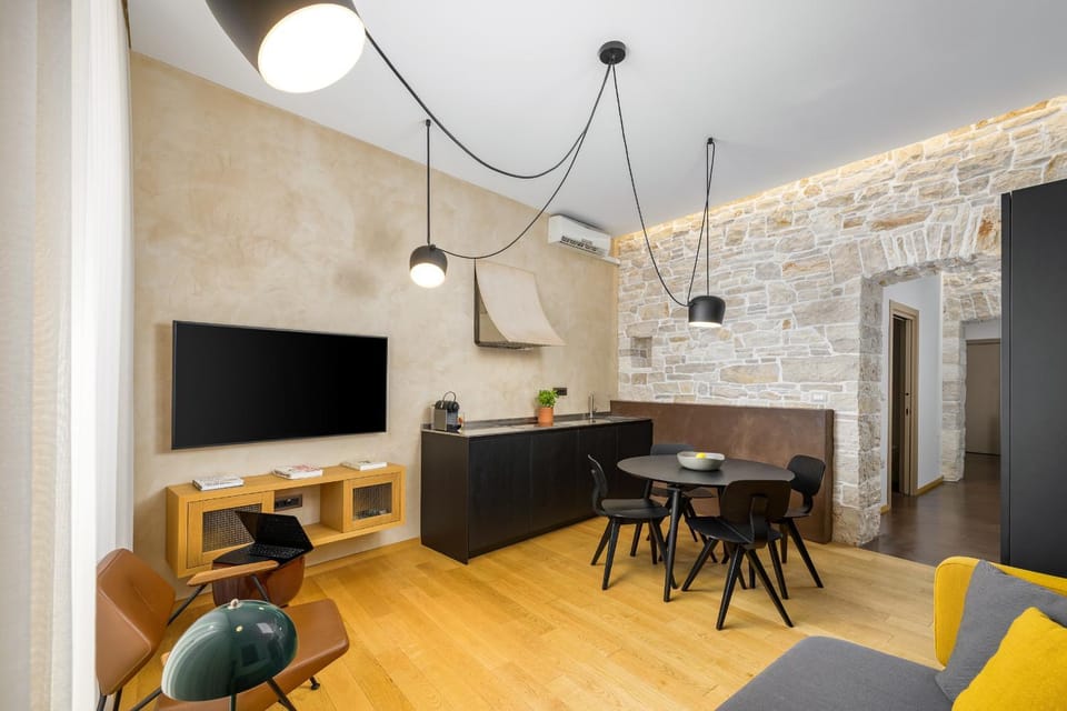 Communal lounge/ TV room, Kitchen or kitchenette, Living room, Seating area