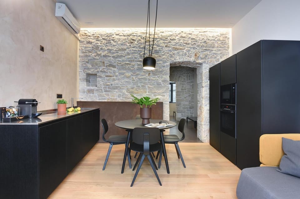Kitchen or kitchenette, Living room
