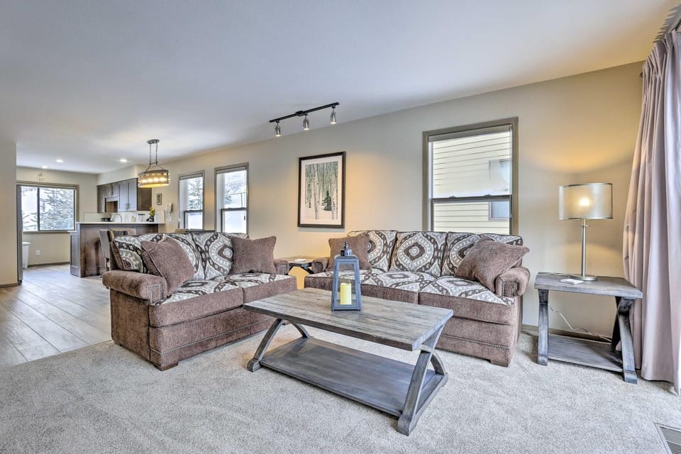 8 Mi to Copper Mtn: Sleek Frisco Townhome w/ Views House in Frisco