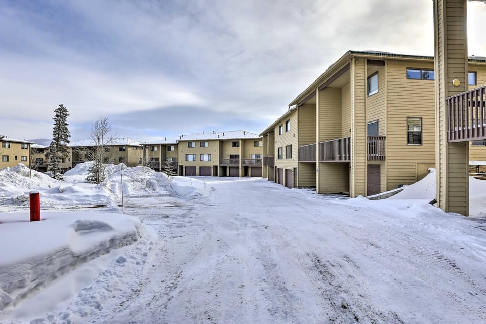 8 Mi to Copper Mtn: Sleek Frisco Townhome w/ Views House in Frisco