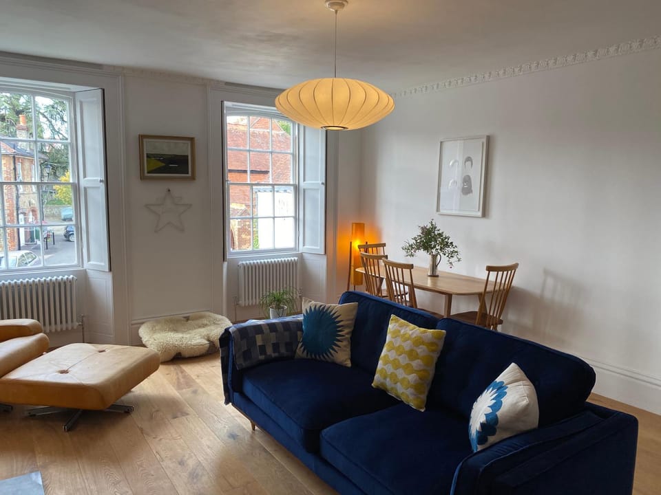 Stunning Georgian Flat in The Heart of Midhurst Old Town Apartment in Chichester District