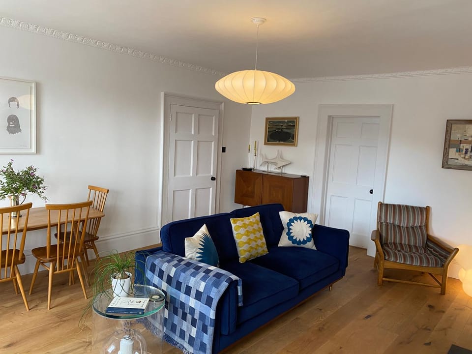 Stunning Georgian Flat in The Heart of Midhurst Old Town Apartment in Chichester District