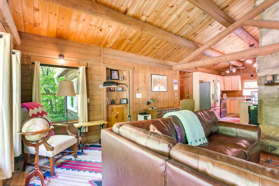 Updated Mtn Cabin on 20 Acres w/ Large Waterfall Cabin in Georgia