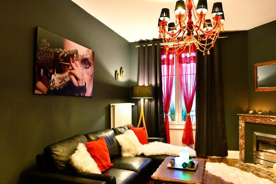 TV and multimedia, Living room, Seating area, flat iron