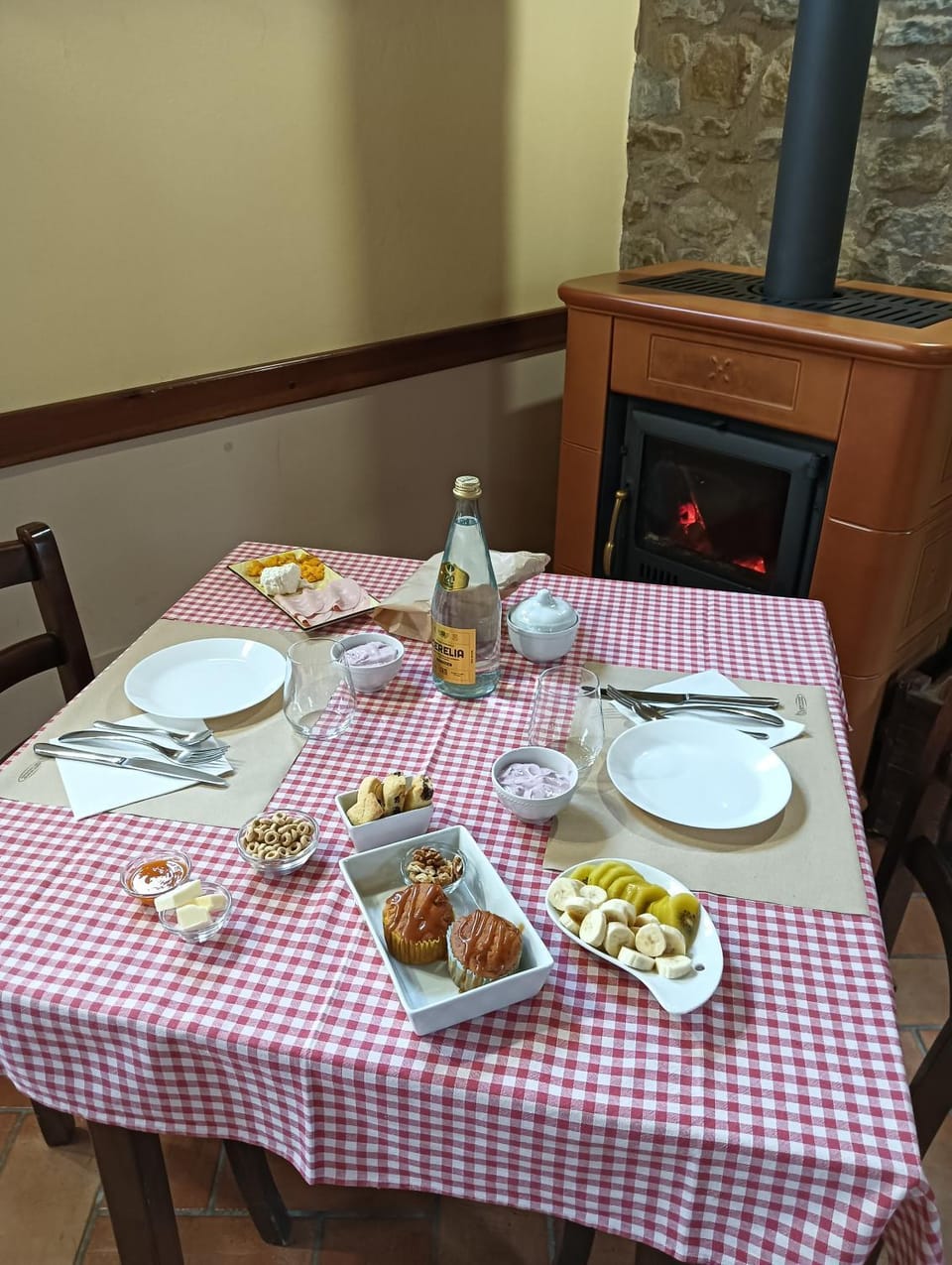 Food and drinks, Food, Breakfast, Continental breakfast