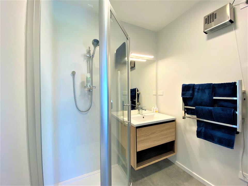 Shower, Bathroom, heating, towels
