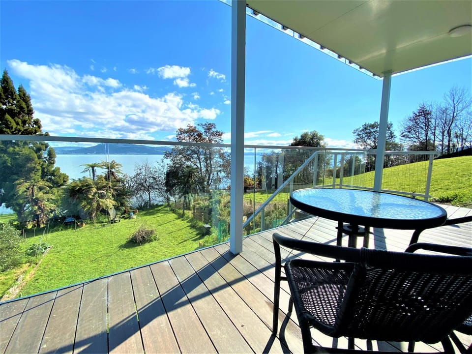 Natural landscape, View (from property/room), Balcony/Terrace, Garden view, Lake view