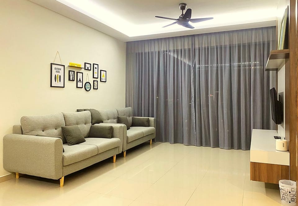 TV and multimedia, Living room, Seating area, fireplace