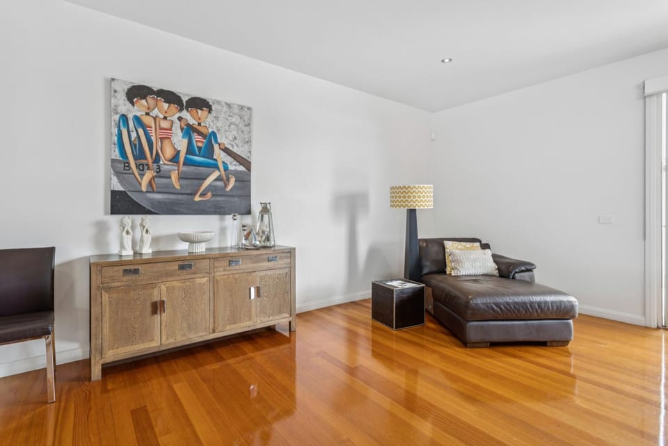 Sorrento City Style Apartment in Melbourne Road