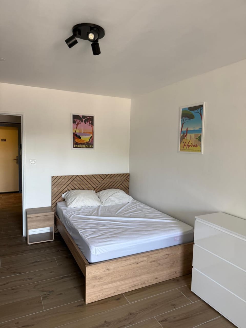 Super studio climatisé sur le port de Hyeres Apartment in Hyères